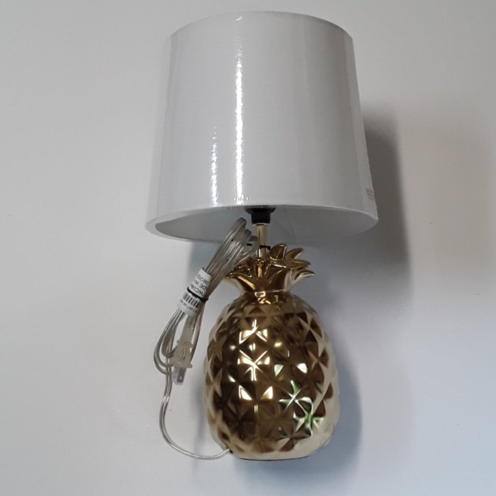 LAST ONE!! LOWEST PRICE!! Pineapple Table Lamp - Picture 2 of 4